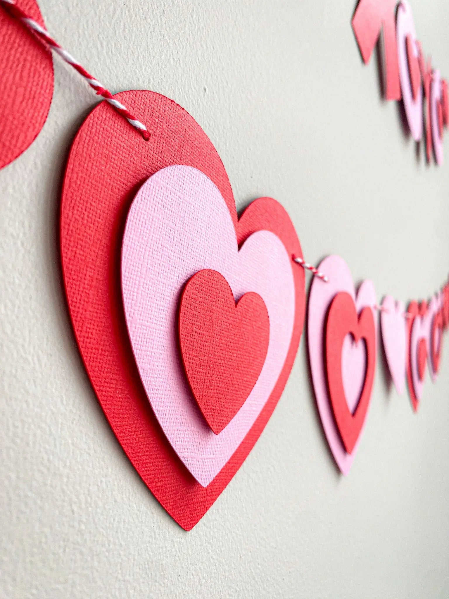 XOXO Banner with Red and Pink Hearts, Valentine's Day Mantel Decor, Love Garland, Romantic Party Banner, XOXO Valentine's Decoration Mi tienda