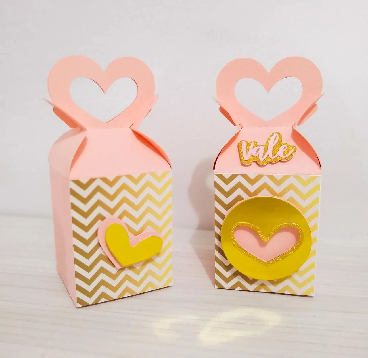 Pink Gold Heart Favor Box: Personalized Cardstock Party Favor for Bridal Shower or Birthday Mi tienda