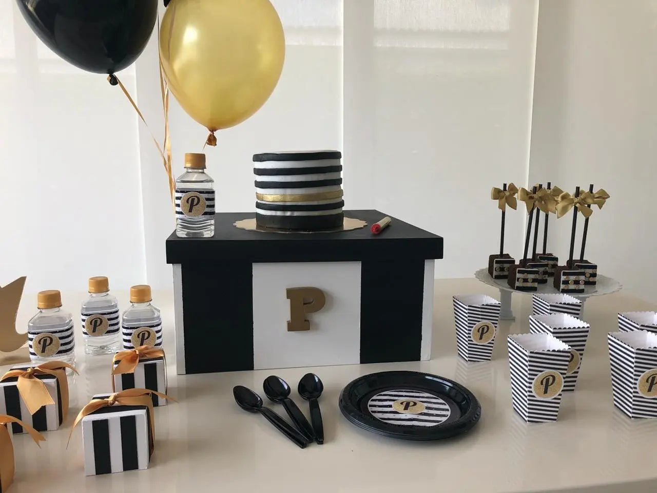 Black and Gold Wedding Popcorn Favor Boxes: Personalized Elegant Design Mi tienda