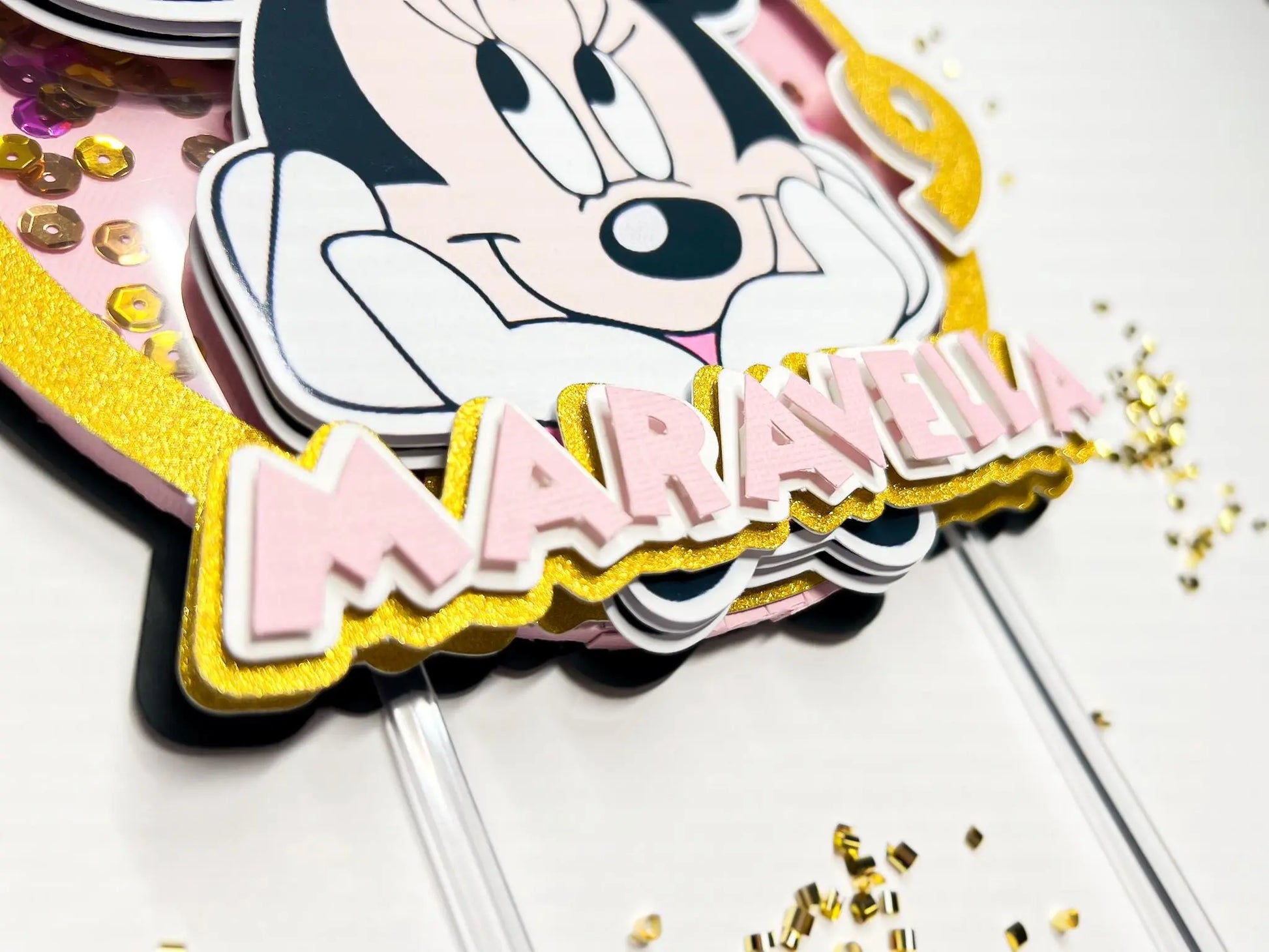 Minnie Mouse Cake Shaker Topper | Custom Name & Age | Pink, Gold or Red | Personalized Birthday Party Decor | Minnie Mouse Theme Mi tienda
