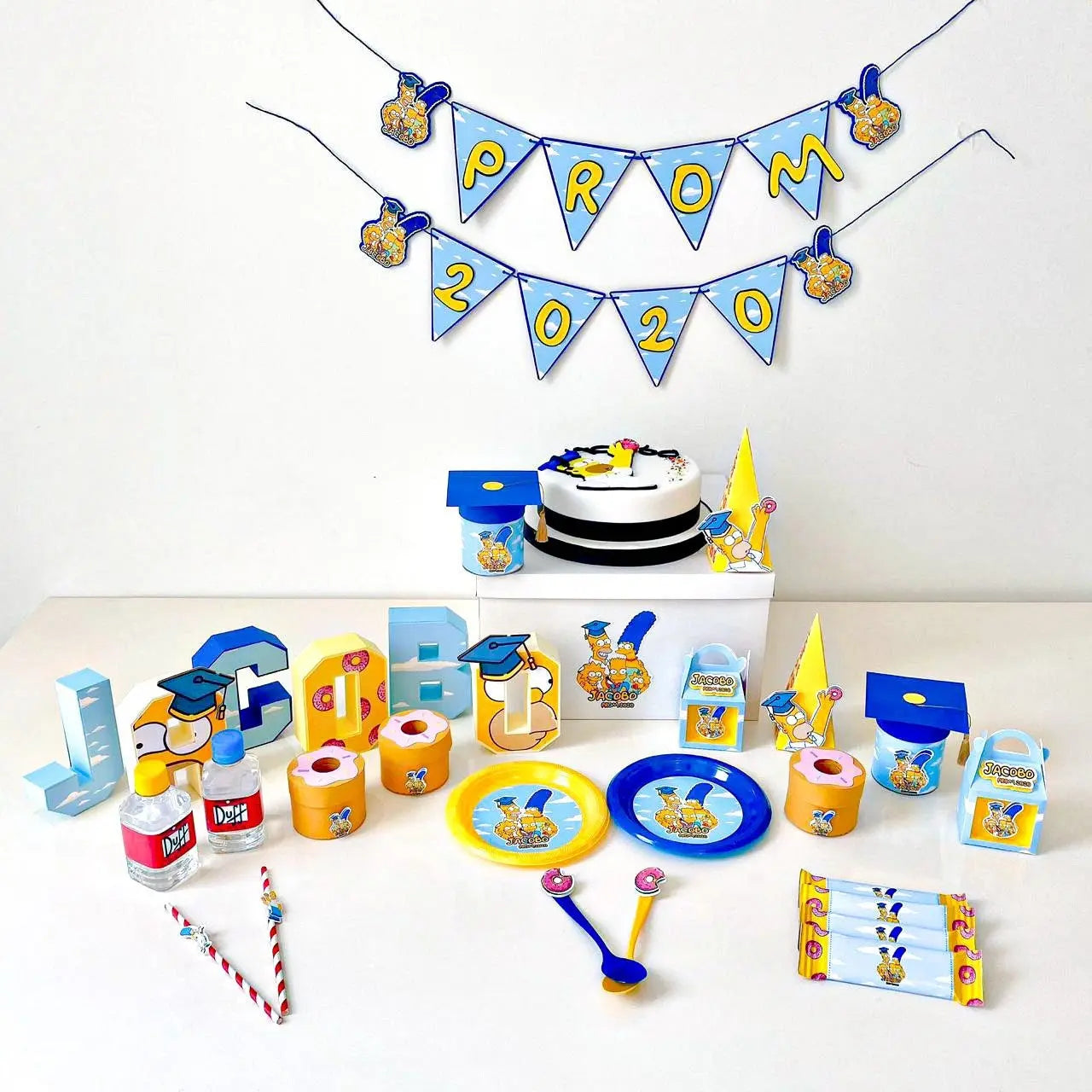 The Simpsons Graduation Party Decor Box – Full Personalized Party Set with Banner, 3D Name Letters, Favor Boxes & Pringles Mi tienda