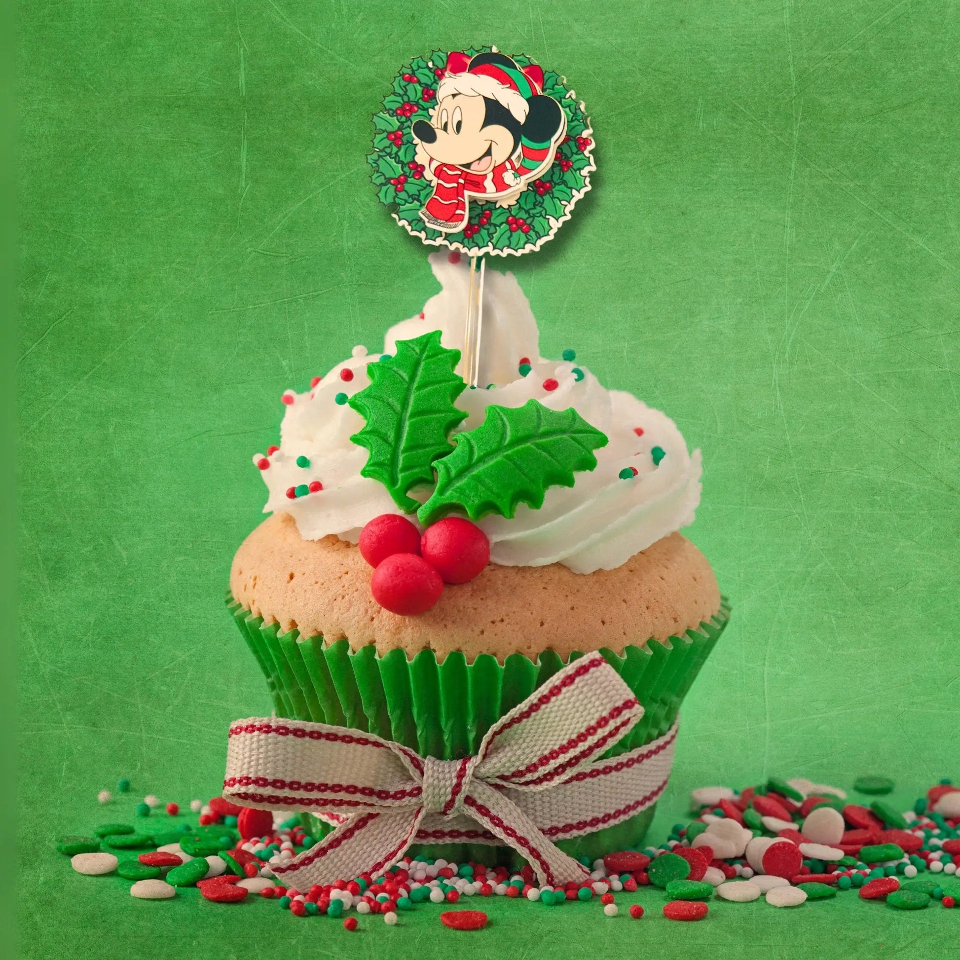 Christmas Mickey and Friends Cupcake Toppers, Christmas Party Decor, Mickey Mouse Cupcake Picks, Christmas Table Decor, Mickey Christmas Mi tienda