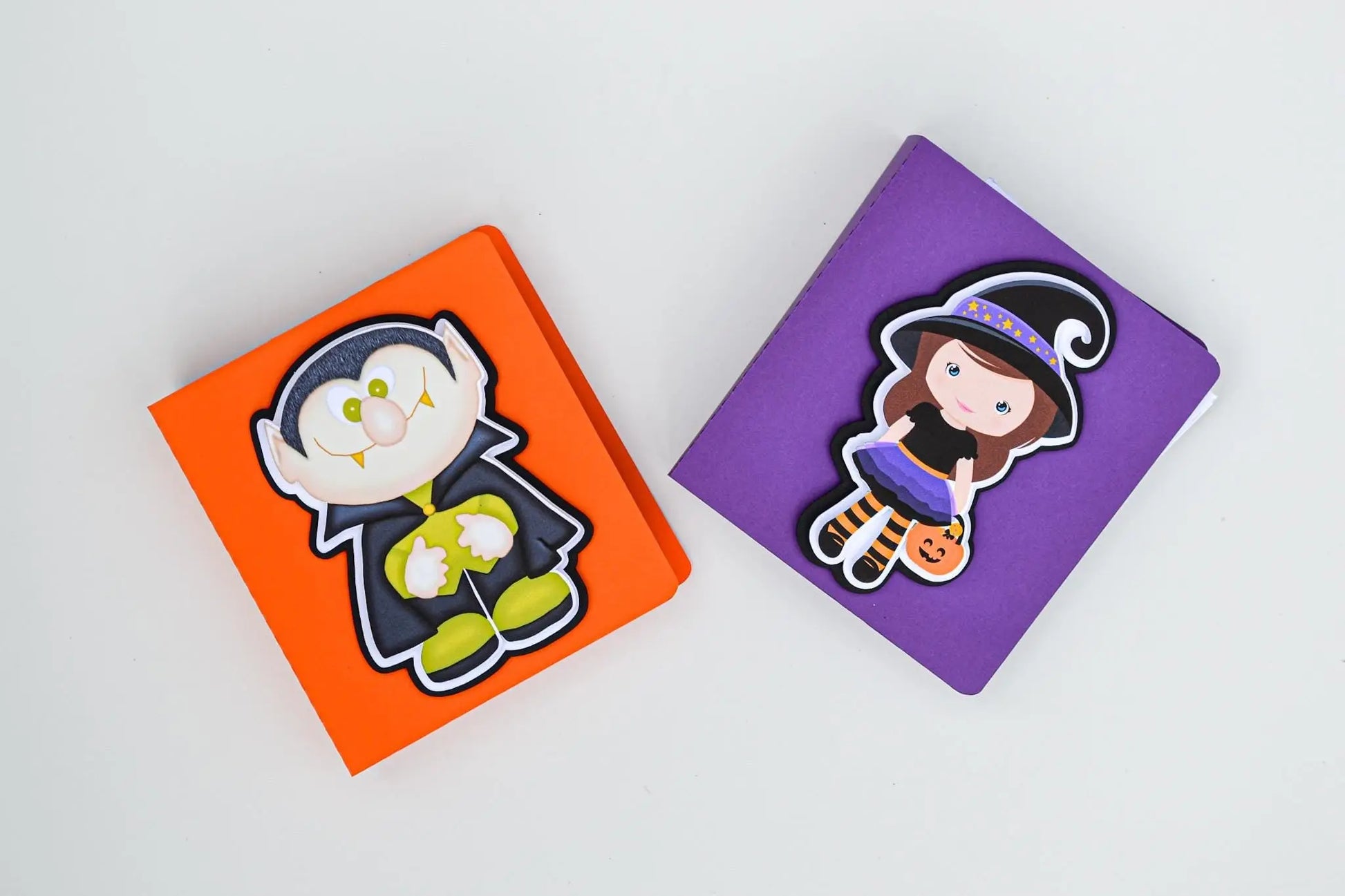 Halloween Treat & Craft Box – Kids Party Favor Set with Skittle, Hershey’s Bar, Pringles and Drink Mi tienda