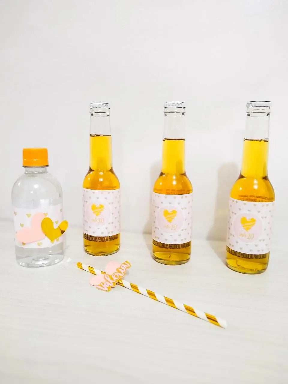 Pink Gold Heart Bottle Labels with Straws: Custom Party Drink Décor Mi tienda