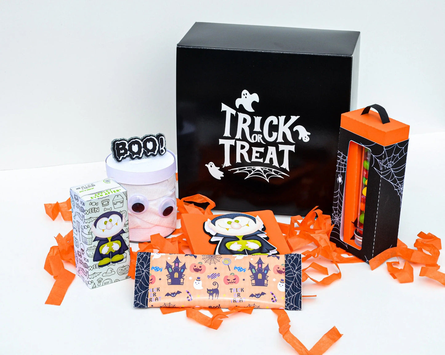 Halloween Treat & Craft Box – Kids Party Favor Set with Skittle, Hershey’s Bar, Pringles and Drink Mi tienda