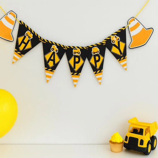 Construction Birthday Banner: Black and Yellow Cardstock with Traffic Cone Accents Mi tienda