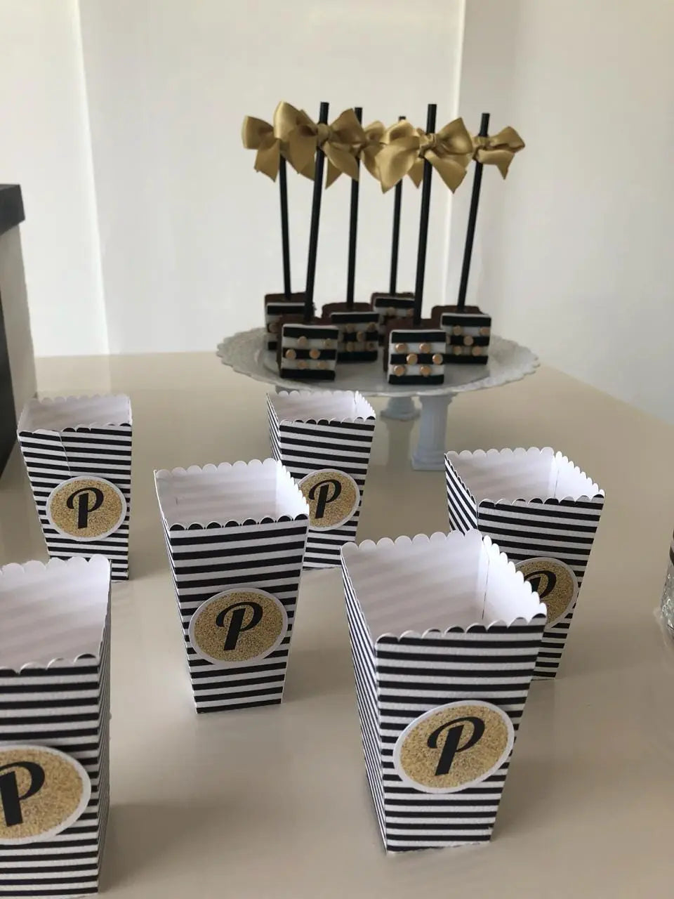 Personalized Black & Gold Popcorn Boxes: Elegant Party Favors Mi tienda