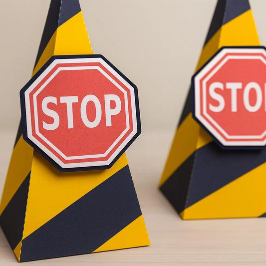 Construction Party Favor Box – Yellow Black Stop Sign Treat Box for Boys Birthday, Truck Theme Kids Party Decorations Supplies Mi tienda