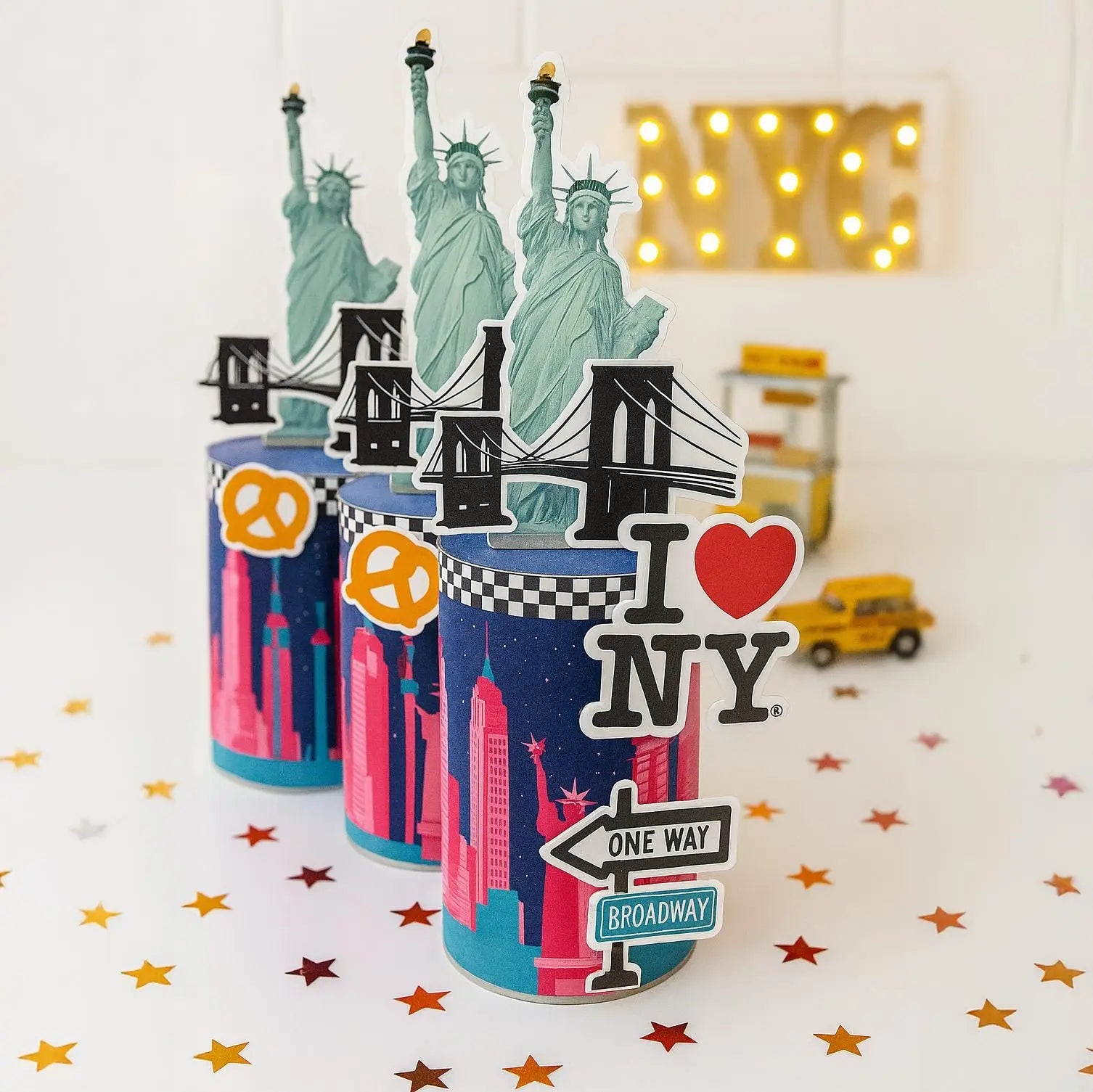 New York City Party Favors – Pringles Can NYC Decor with Statue of Liberty & Brooklyn Bridge Toppers – Urban Themed Snack Treat Mi tienda