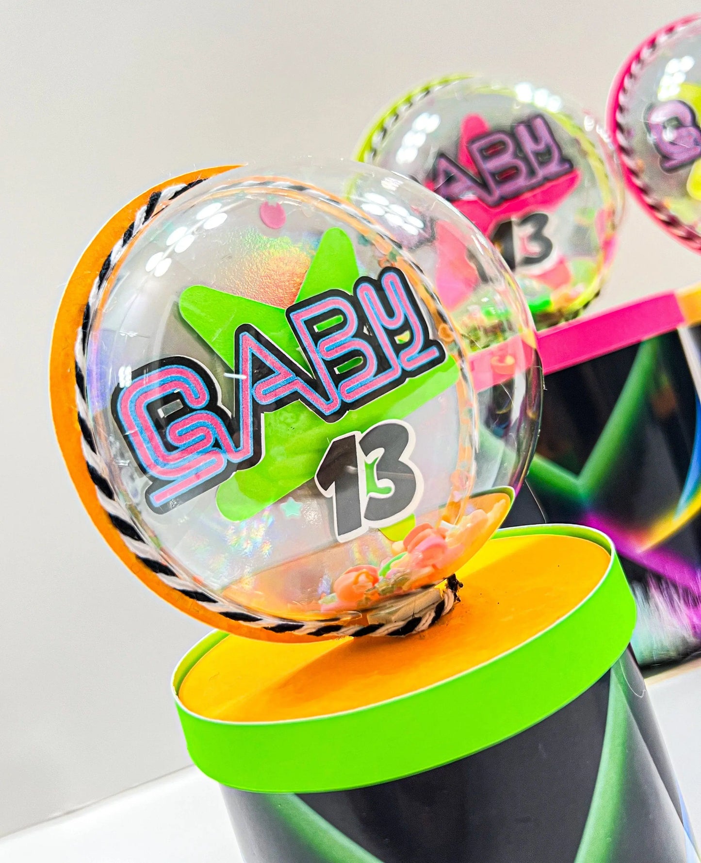 Neon Party Favors, Neon Party Decorations, Neon Birthday Decorations, Neon Party, Teens Birthday, Neon Chips Can Mi tienda