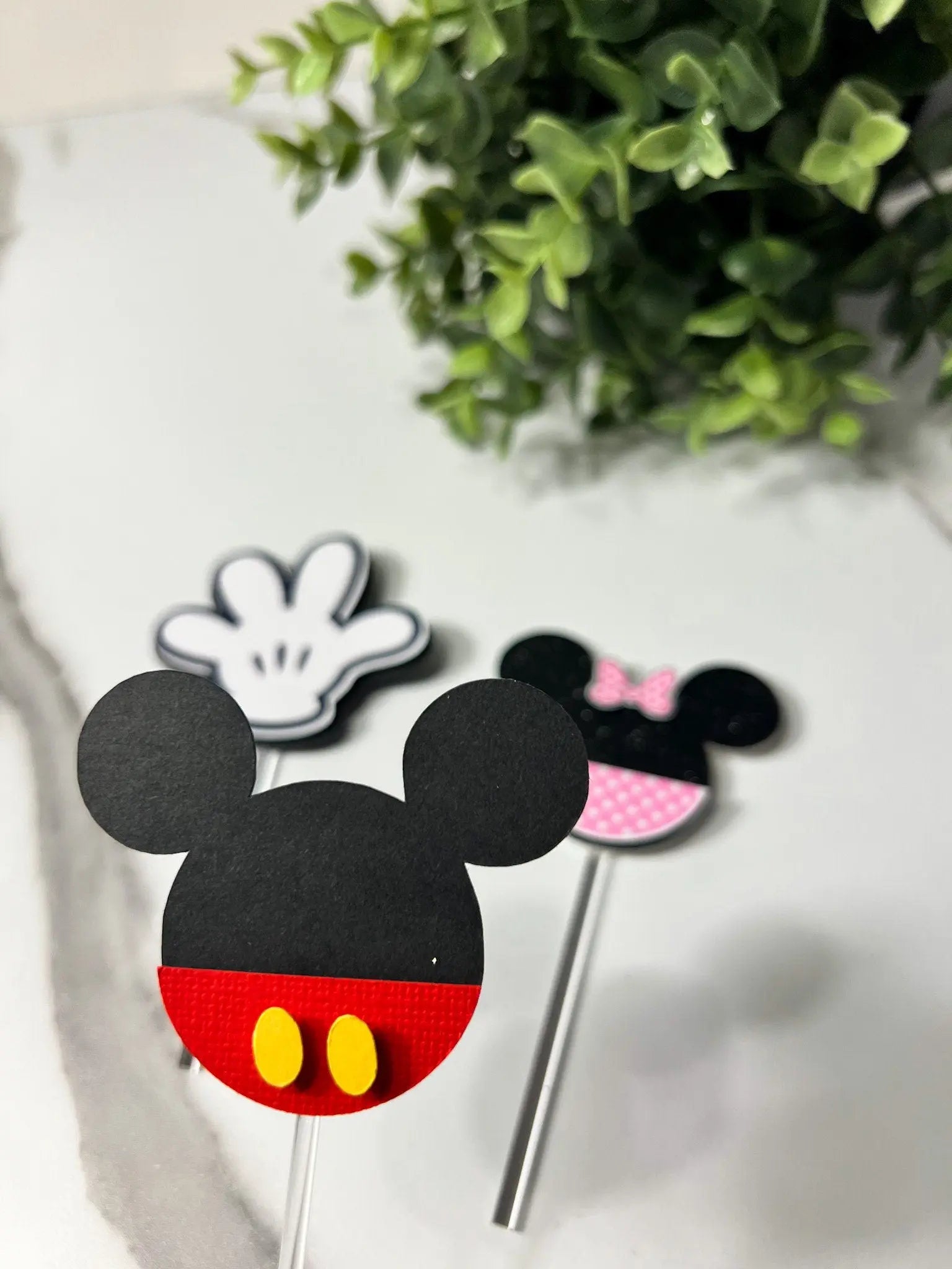 Mickey & Minnie Cupcake Toppers | Mickey Mouse Birthday Picks | Minnie Party Decorations | Cupcake Party Favors Mi tienda